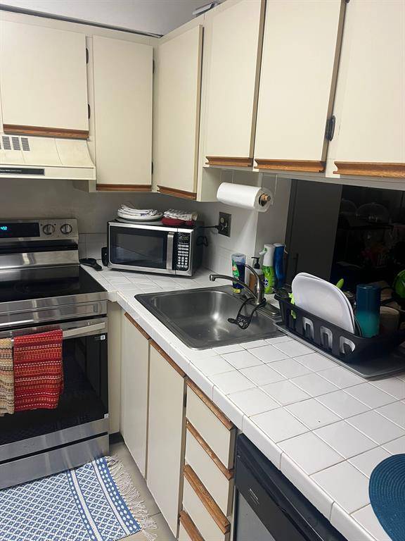 Oakland Park, FL 33309,3053 N Oakland Forest Dr #201