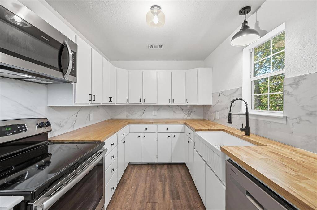 Cleburne, TX 76033,704 Graham Street