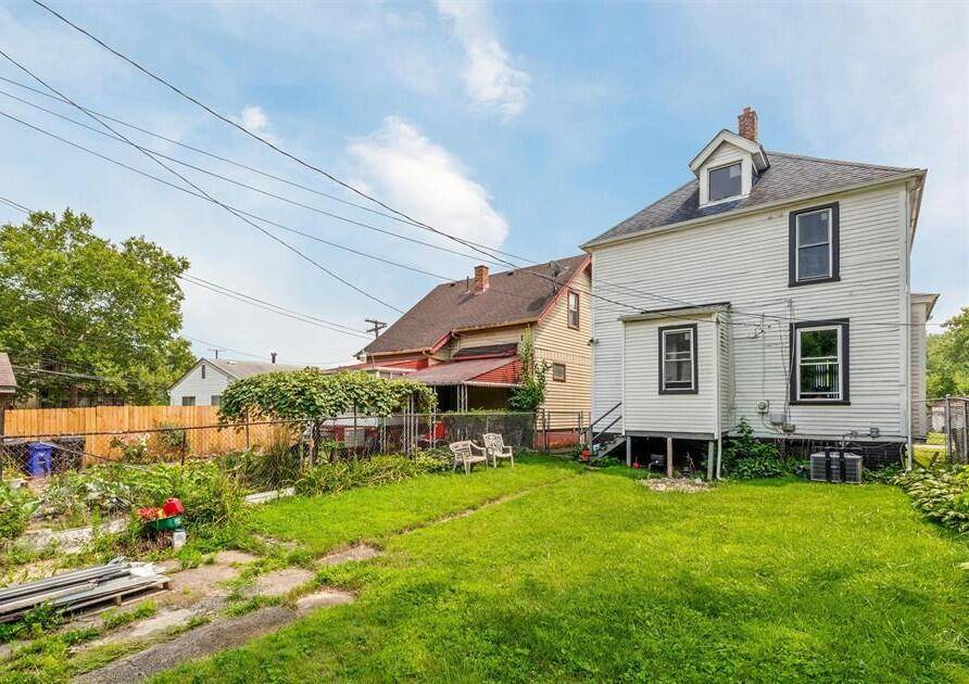 Detroit, MI 48214,7743 E Canfield ST