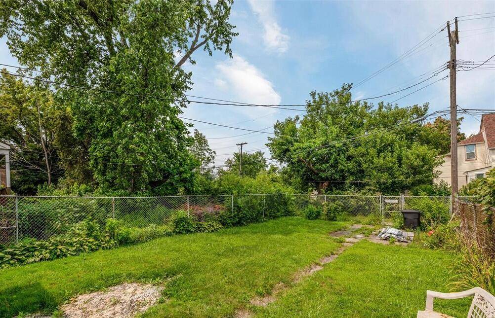 Detroit, MI 48214,7743 E Canfield ST