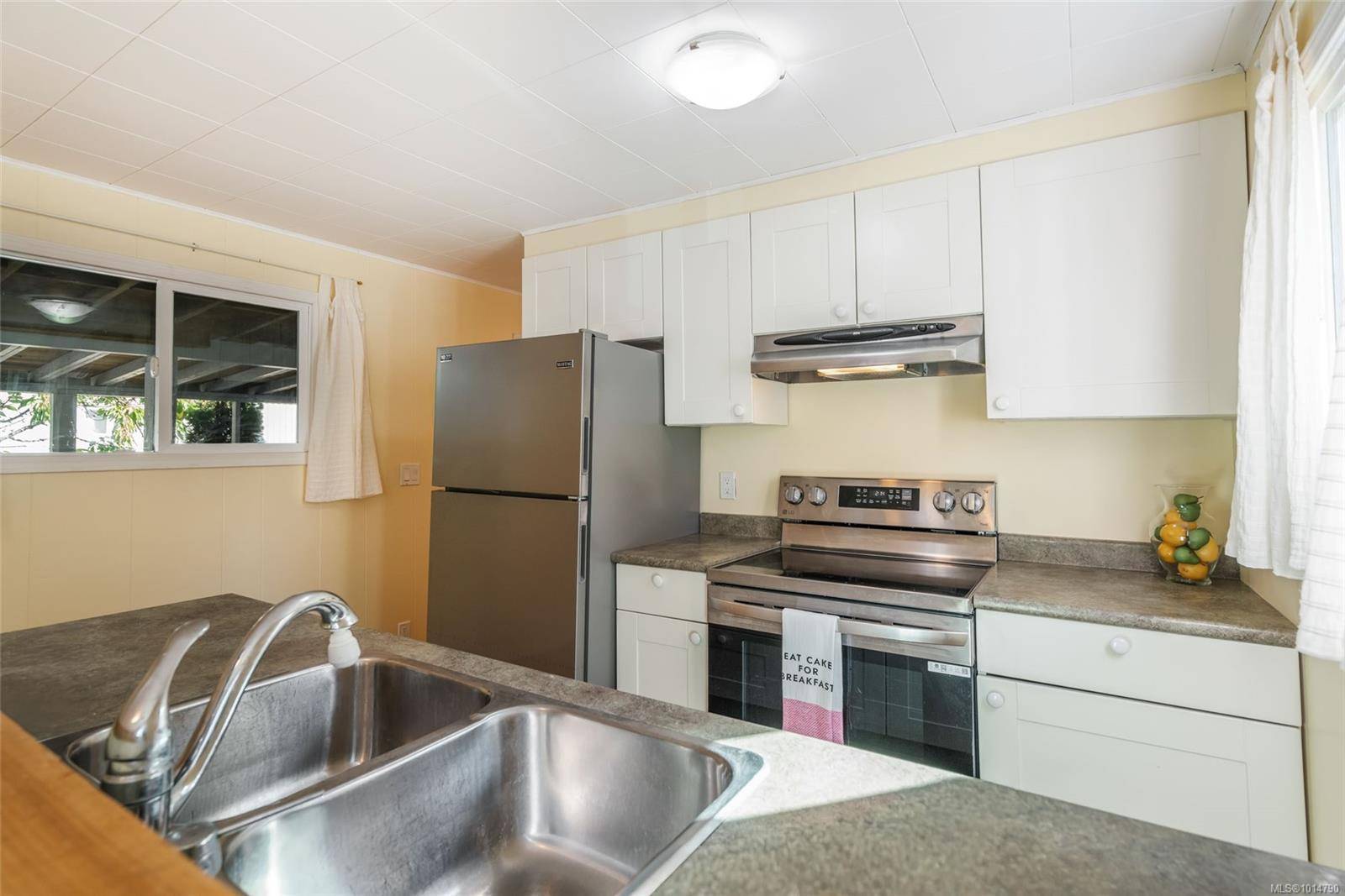 Qualicum Beach, BC V9K 1P2,575 Arbutus St #16