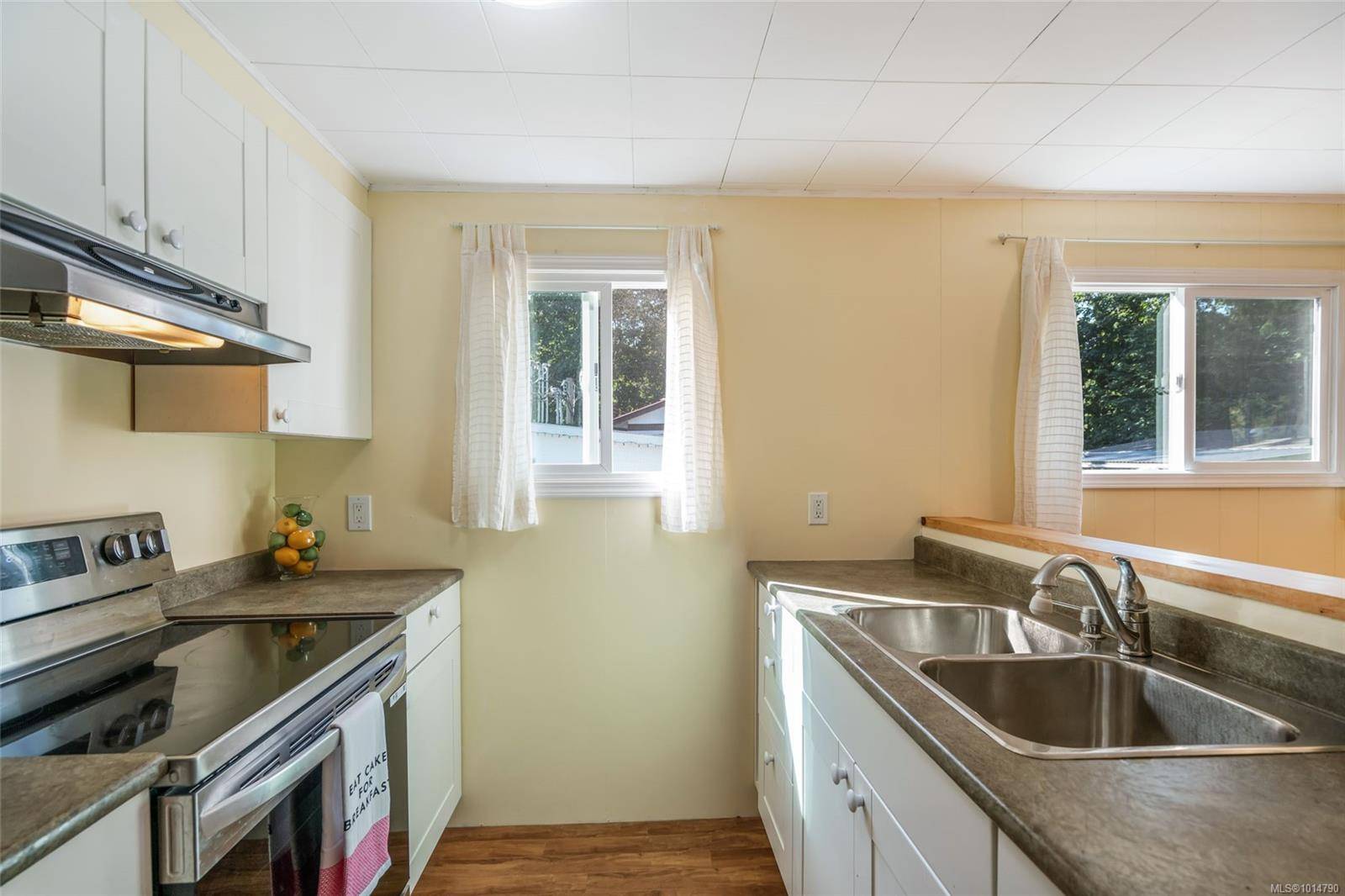 Qualicum Beach, BC V9K 1P2,575 Arbutus St #16