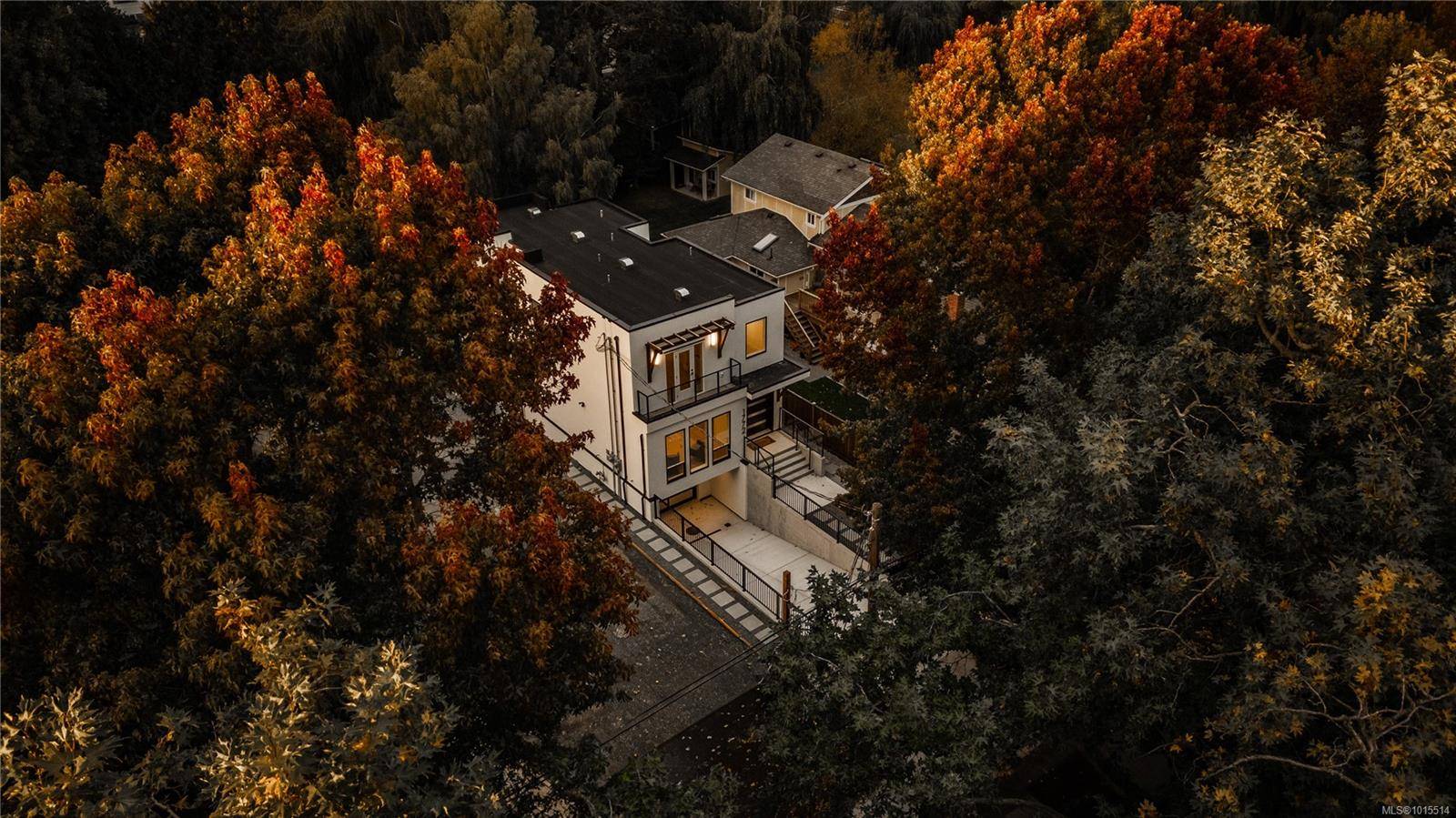 Victoria, BC V8S 1N6,1772 Chandler Ave