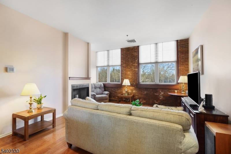 Little Falls Twp., NJ 07424,240 Main St #305