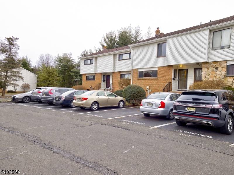 Hillsborough Twp., NJ 08844,898C Merritt Dr #C