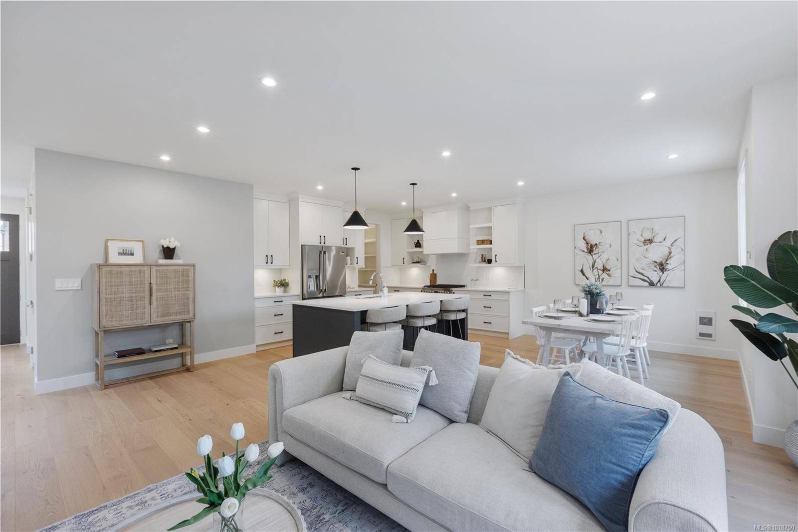 Saanich, BC V8Z 1W5,220 Kamloops Ave