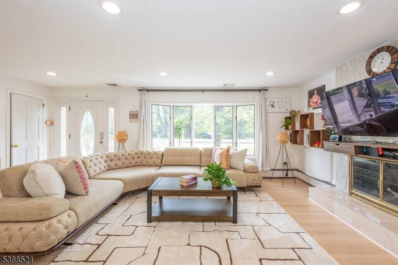 North Caldwell Boro, NJ 07006,531 Mountain Ave