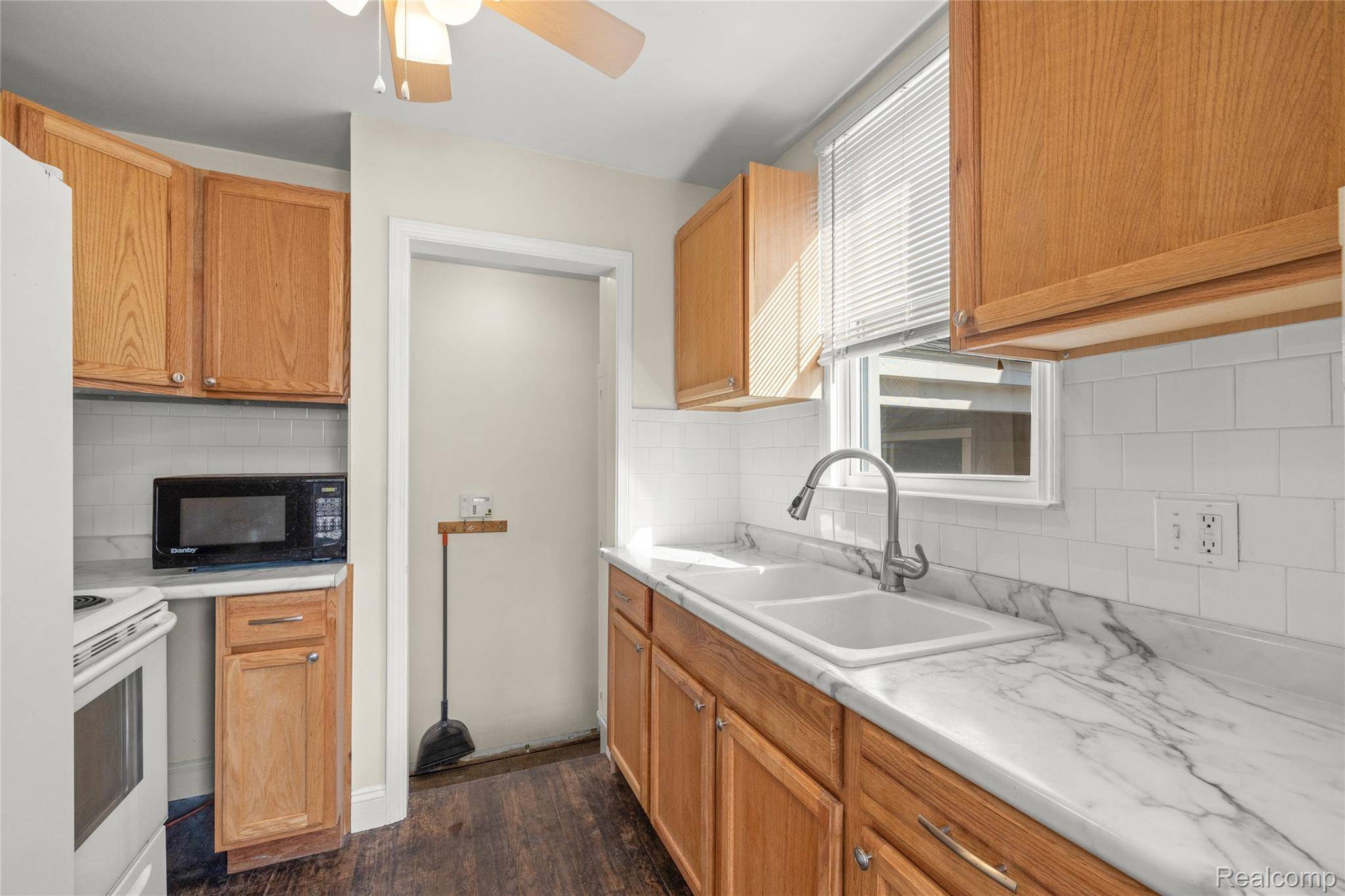 Dearborn, MI 48126,4964 Kenilworth ST