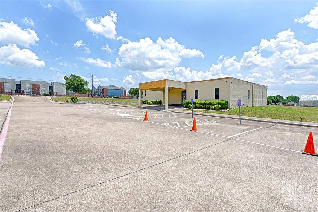 Desoto, TX 75115,1012 E Wintergreen Road