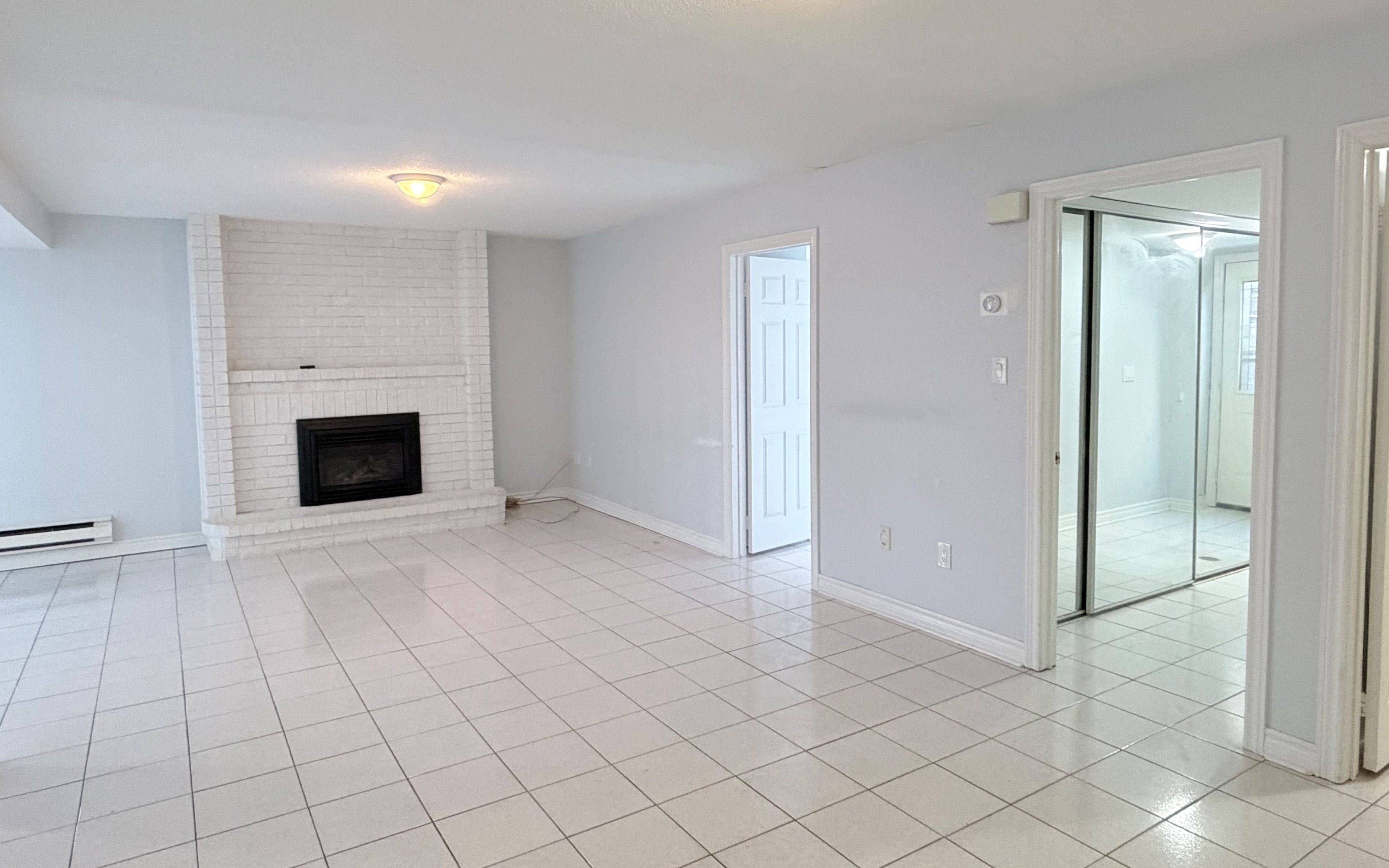 Richmond Hill, ON L4E 2Z8,238 N Lake RD #Main Fl