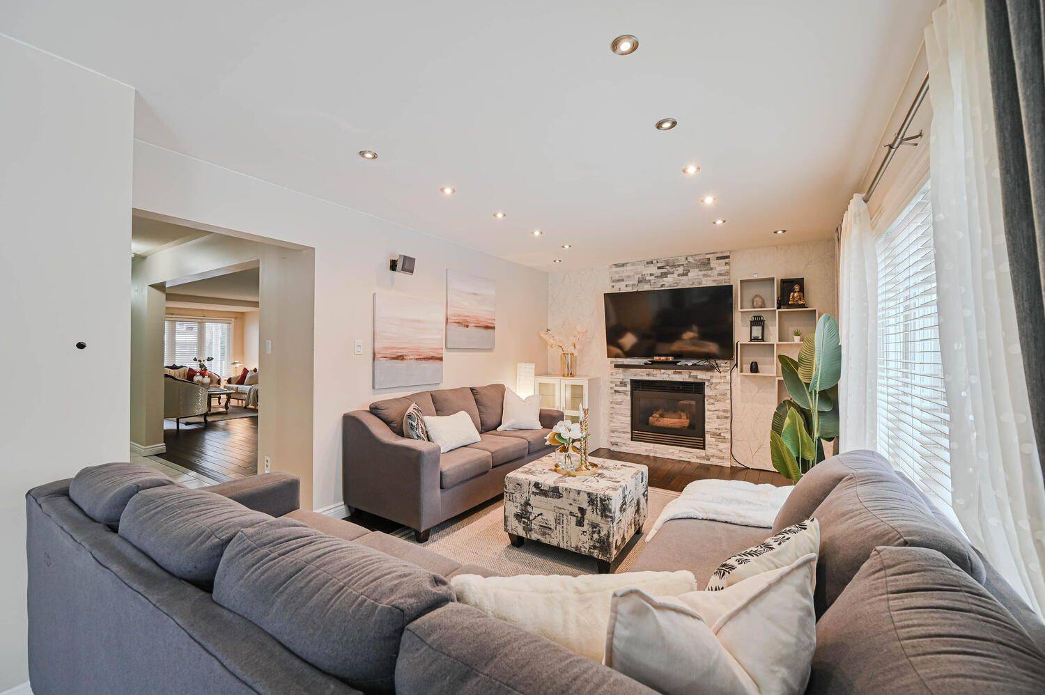 Brampton, ON L6R 1E2,30 Foxtail RD