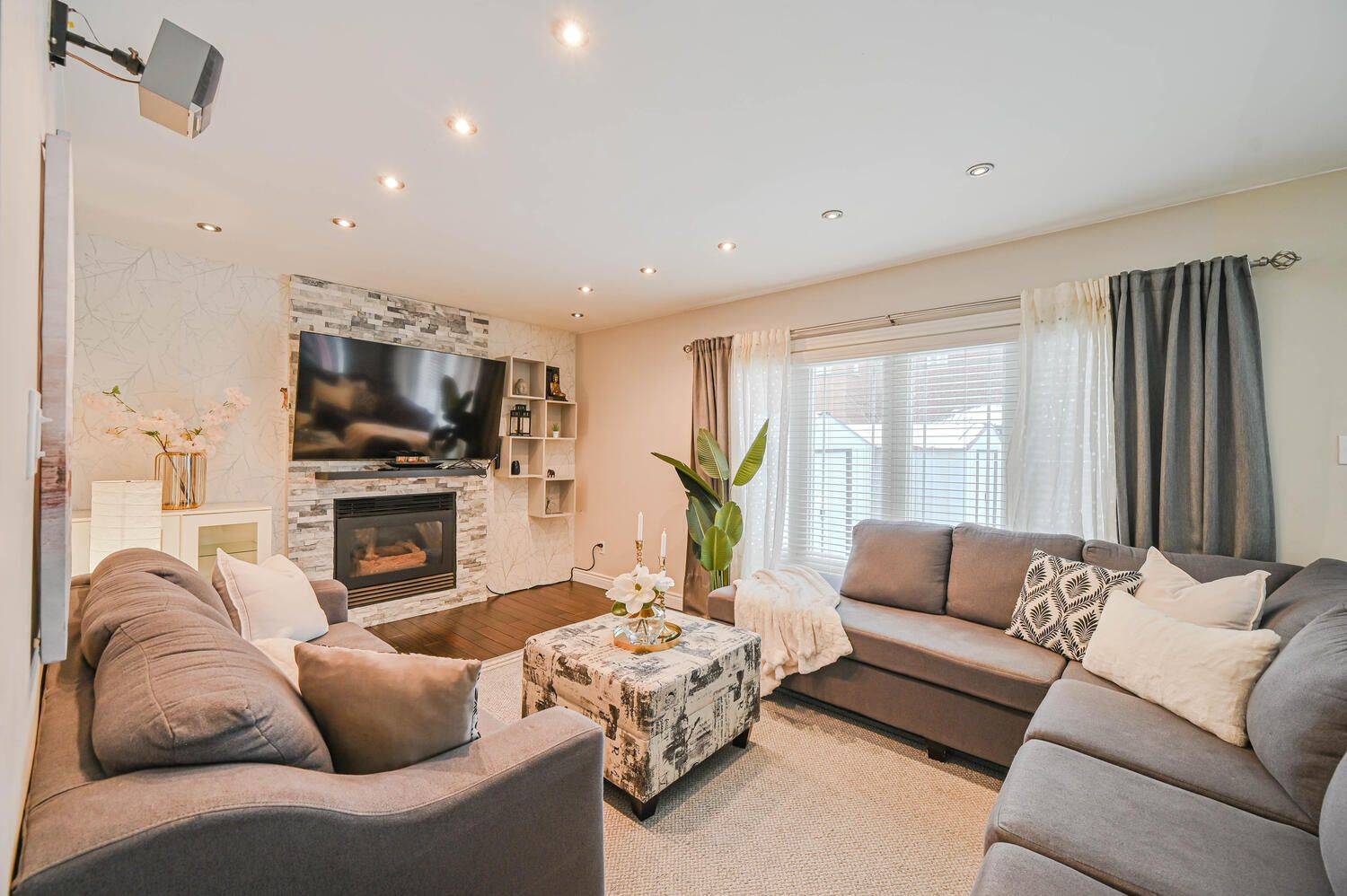 Brampton, ON L6R 1E2,30 Foxtail RD