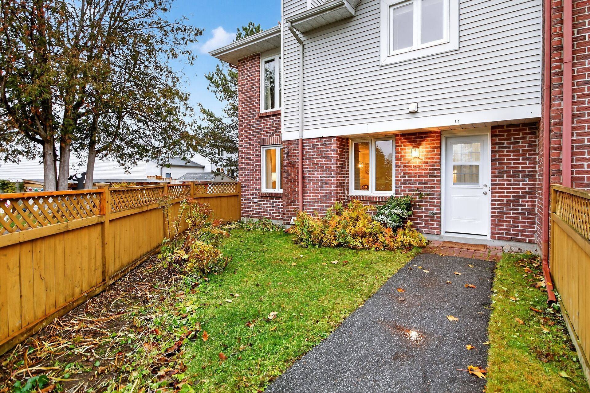 Carleton Place, ON K7C 4G5,95 Findlay AVE #F1