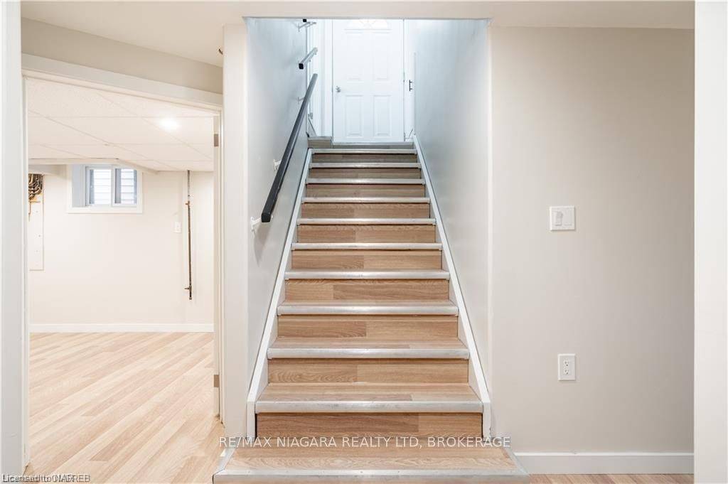 Niagara Falls, ON L2G 5V7,7121 Dorchester RD #LOWER