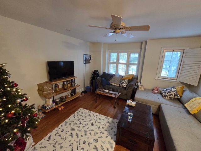 Toronto E01, ON M4L 3Z5,6 Cam Fella LN