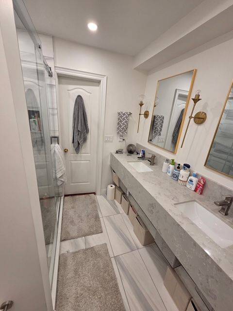 Toronto E01, ON M4L 3Z5,6 Cam Fella LN