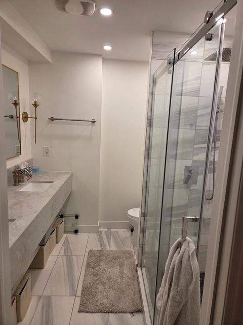 Toronto E01, ON M4L 3Z5,6 Cam Fella LN