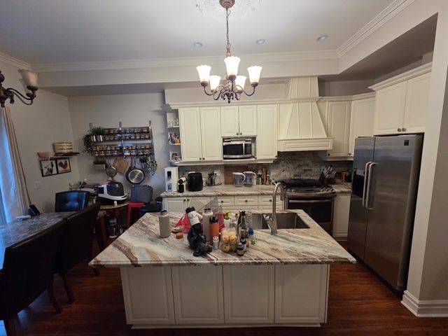 Toronto E01, ON M4L 3Z5,6 Cam Fella LN