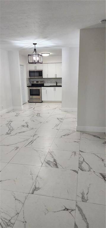 Hallandale Beach, FL 33009,900 SW 11th St #3