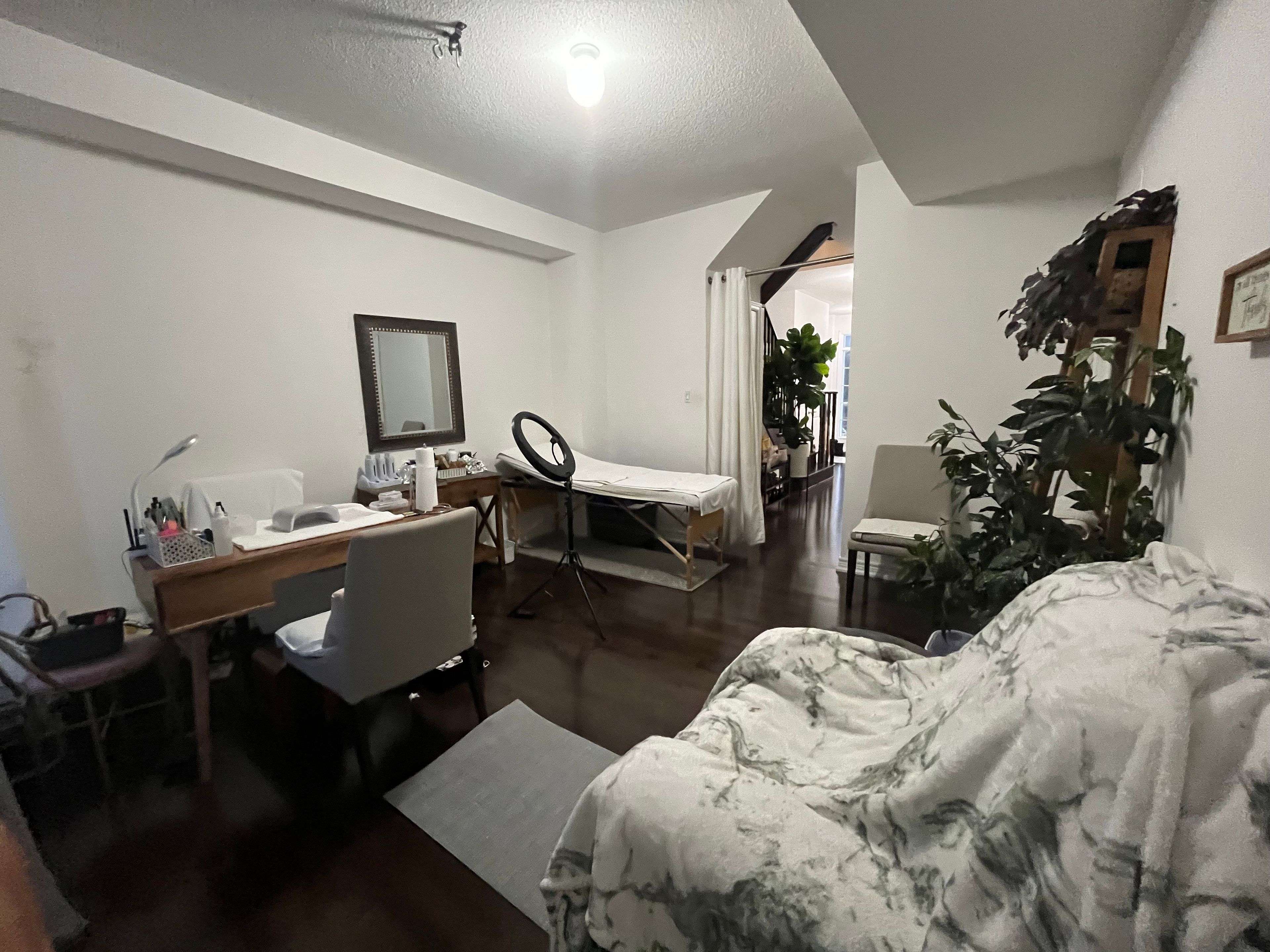 Richmond Hill, ON L4E 1H3,21 Globemaster LN