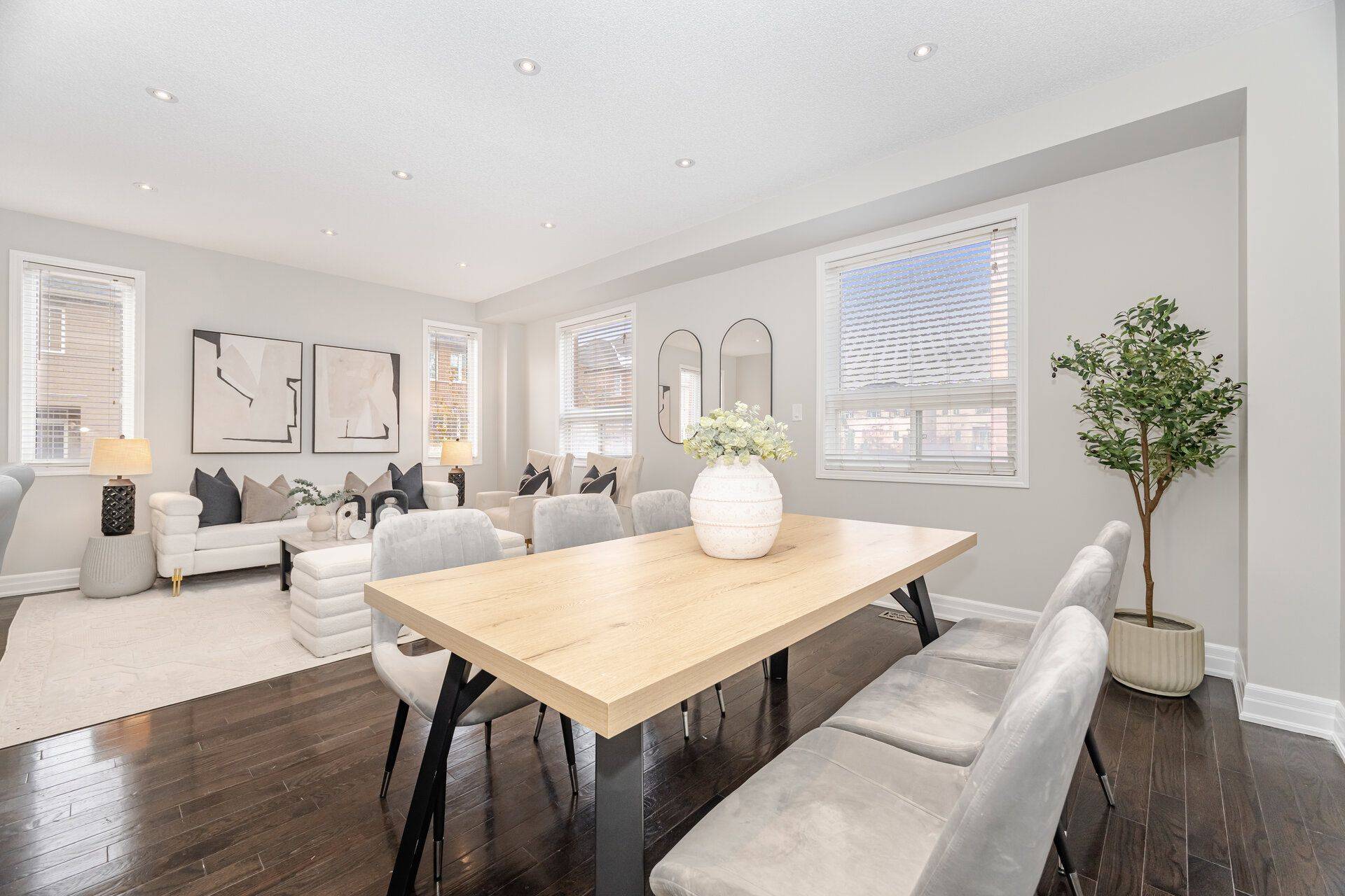 Mississauga, ON L5W 1Y9,7155 Magistrate TER #155