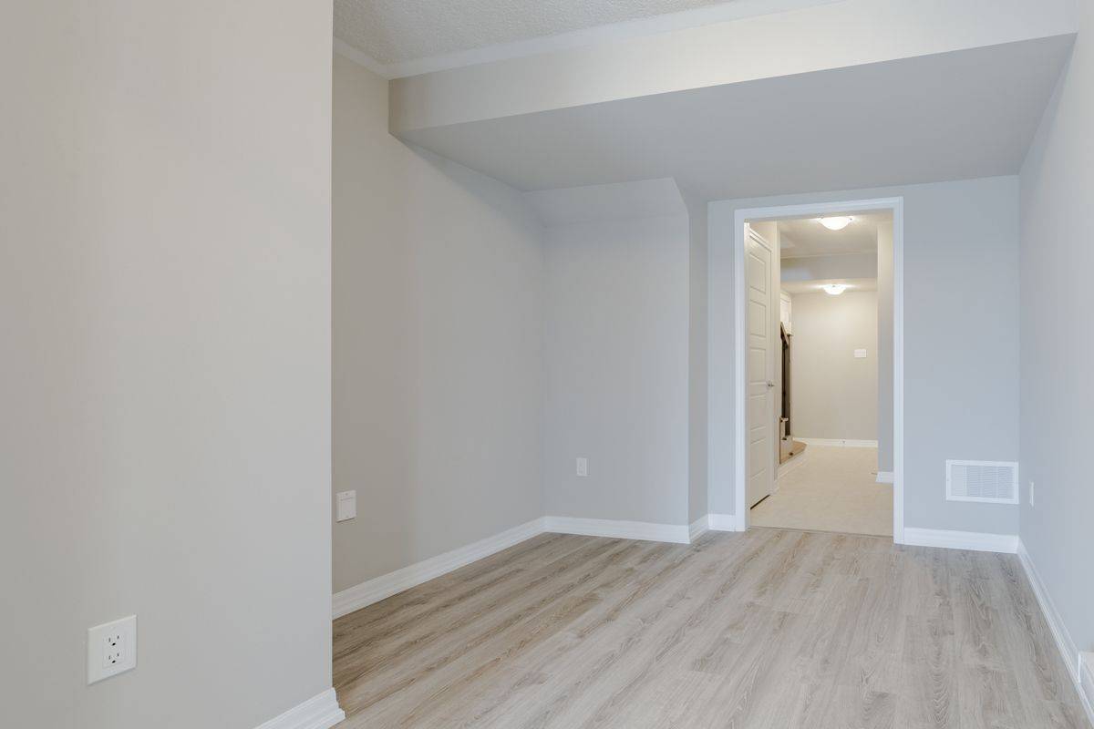 Oakville, ON L6H 0Y1,125 Toucan TRL