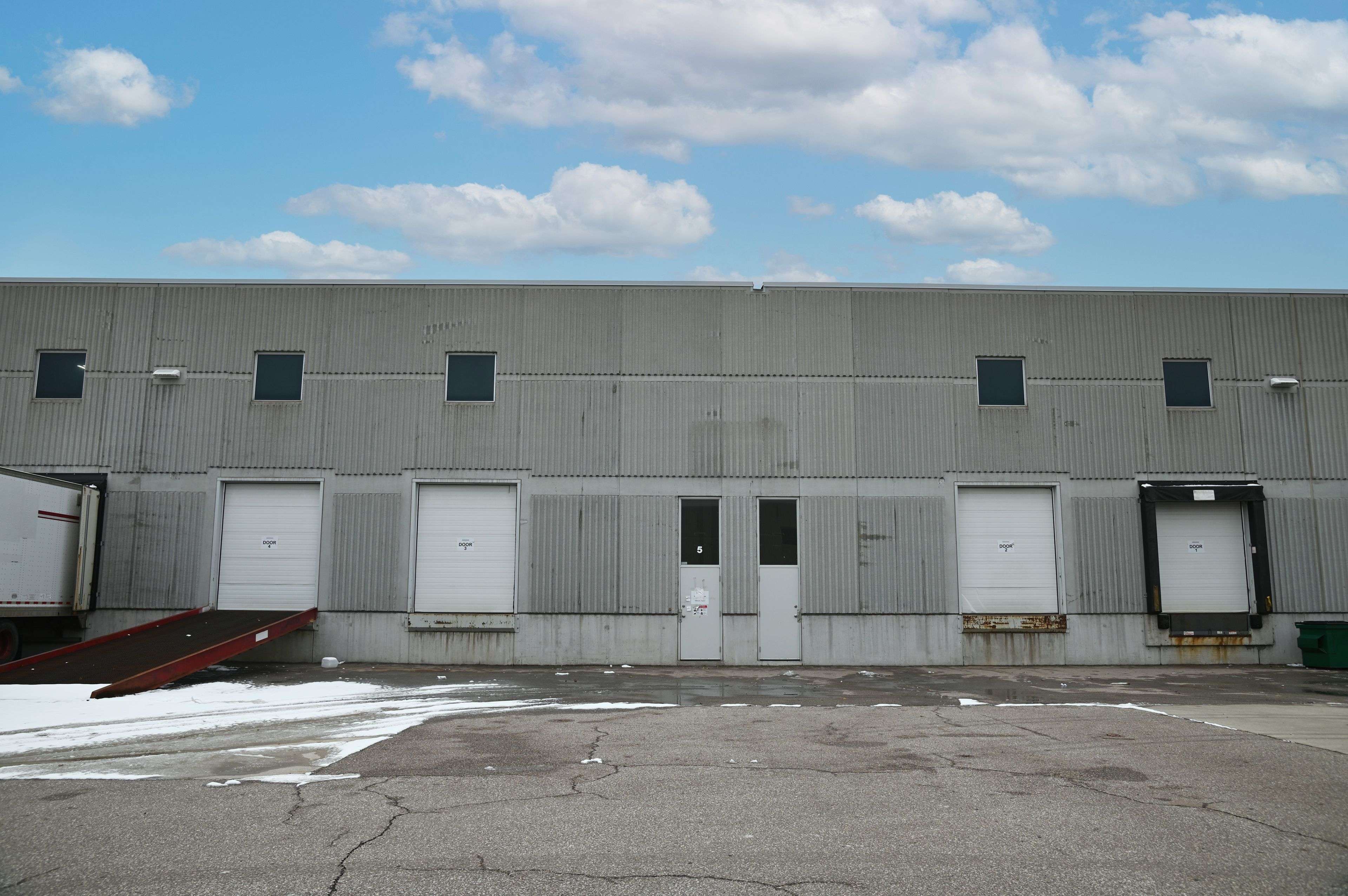 Mississauga, ON L5L 0A3,3755 Laird RD #5-6