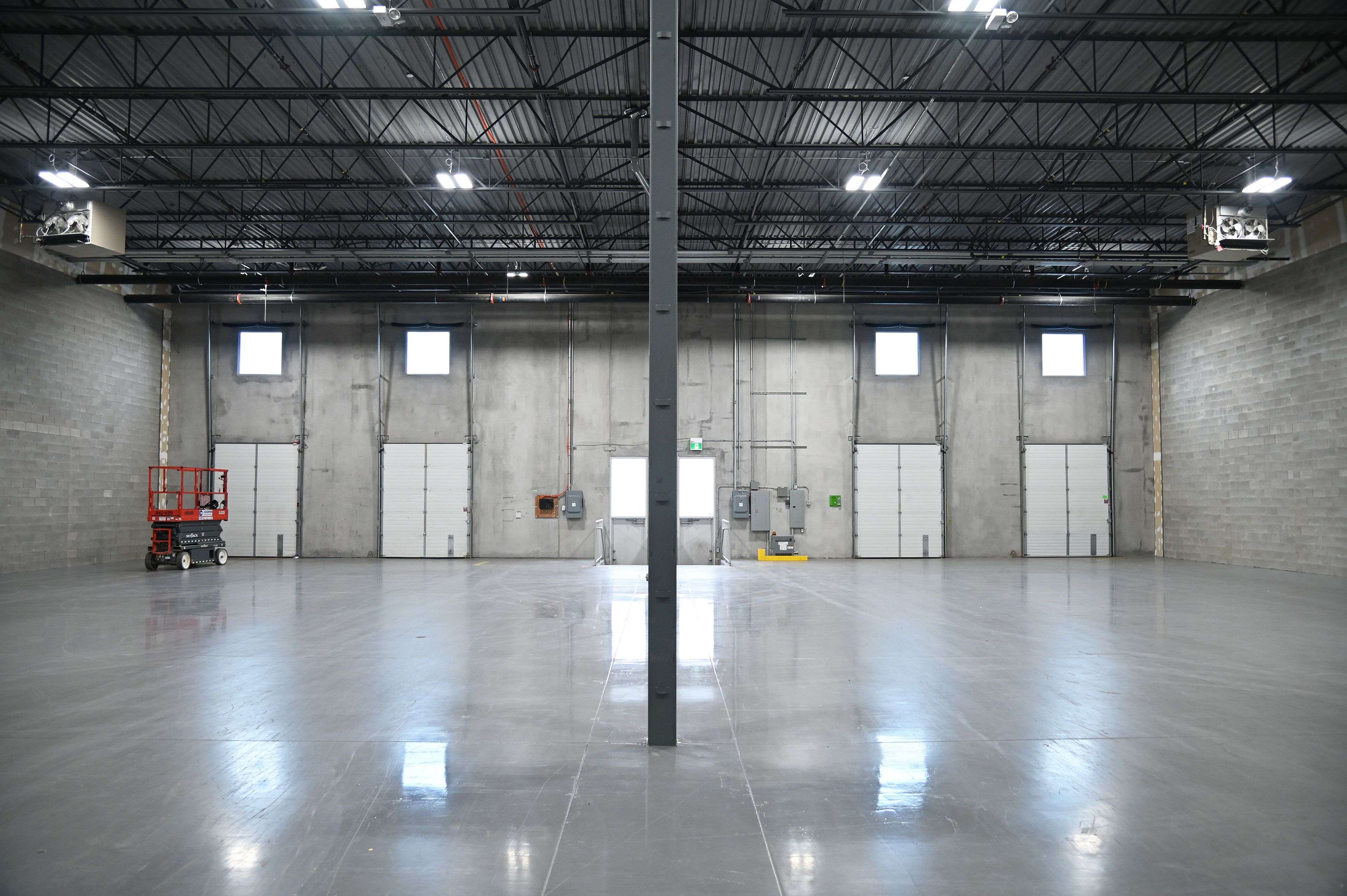 Mississauga, ON L5L 0A3,3755 Laird RD #5-6