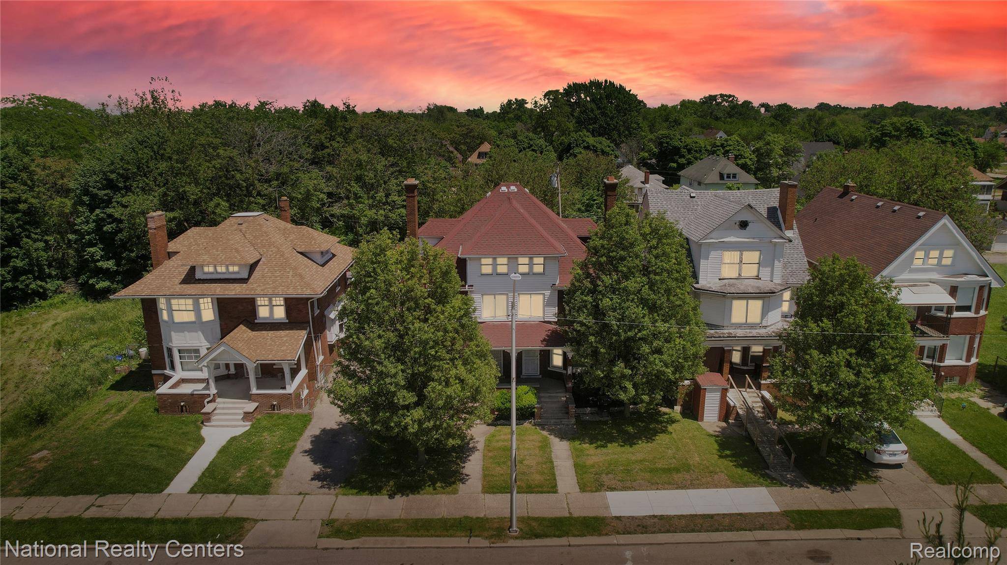 Detroit, MI 48207,852 E Grand BLVD