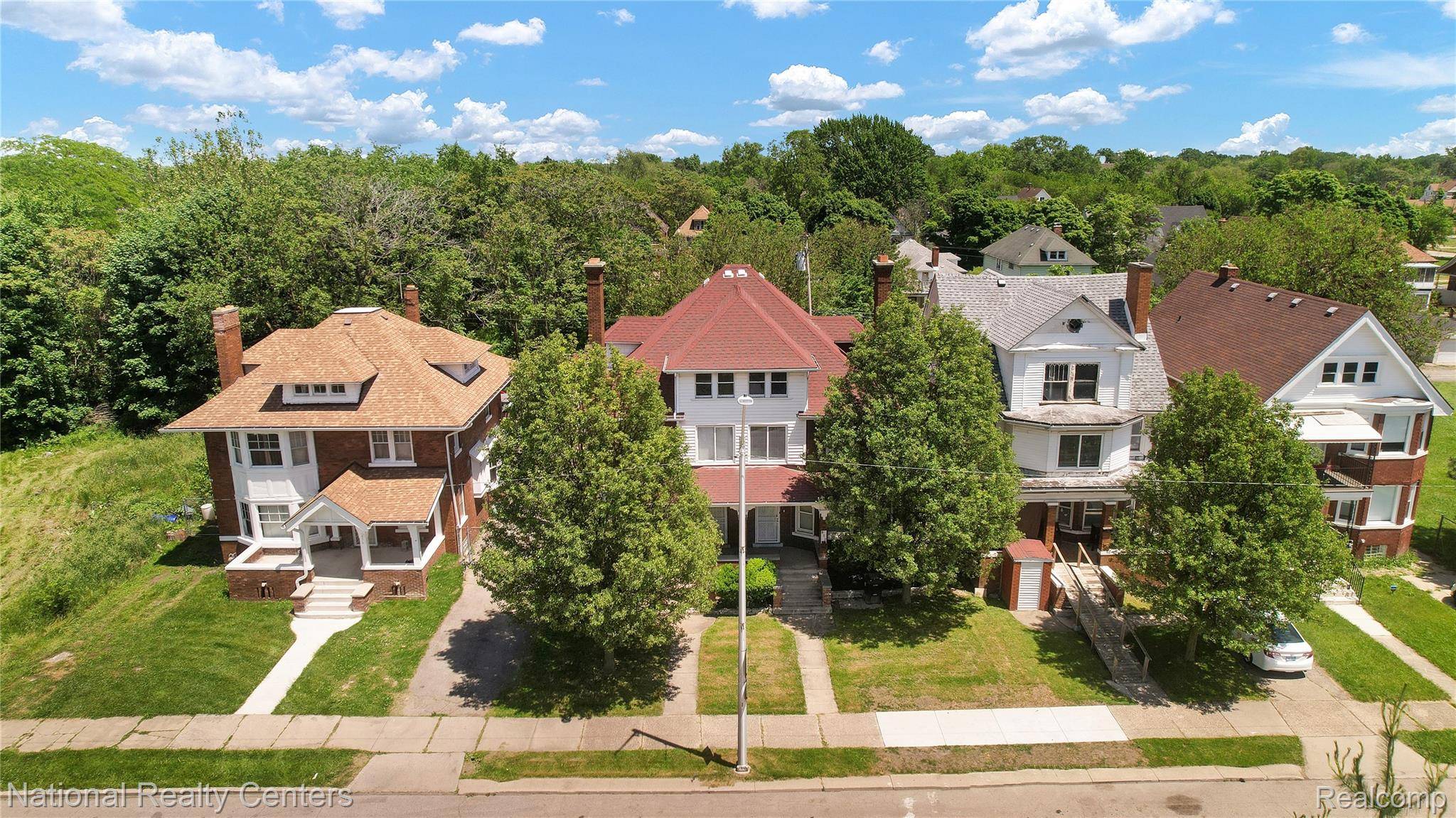 Detroit, MI 48207,852 E Grand BLVD