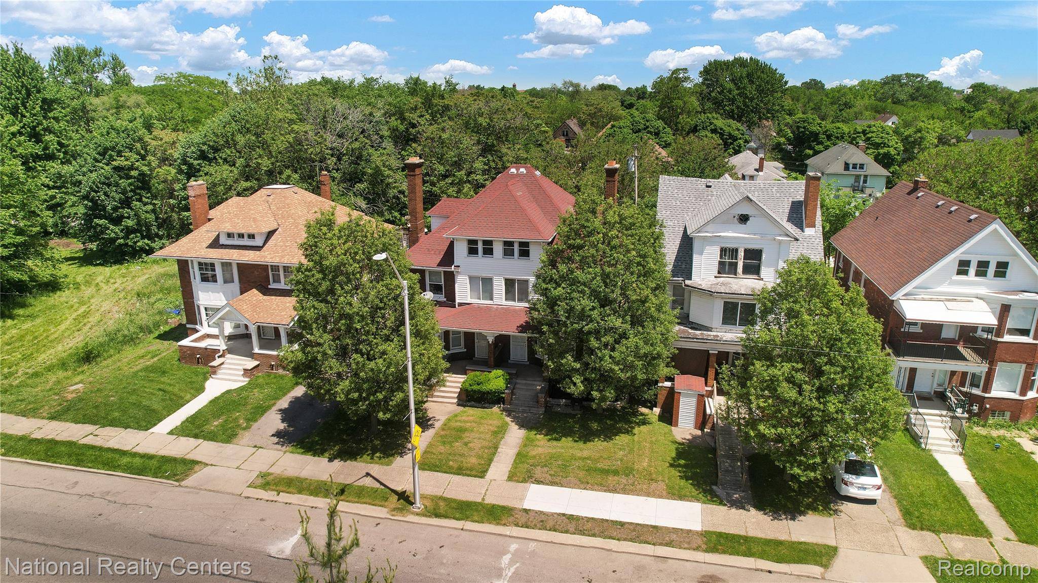 Detroit, MI 48207,852 E Grand BLVD