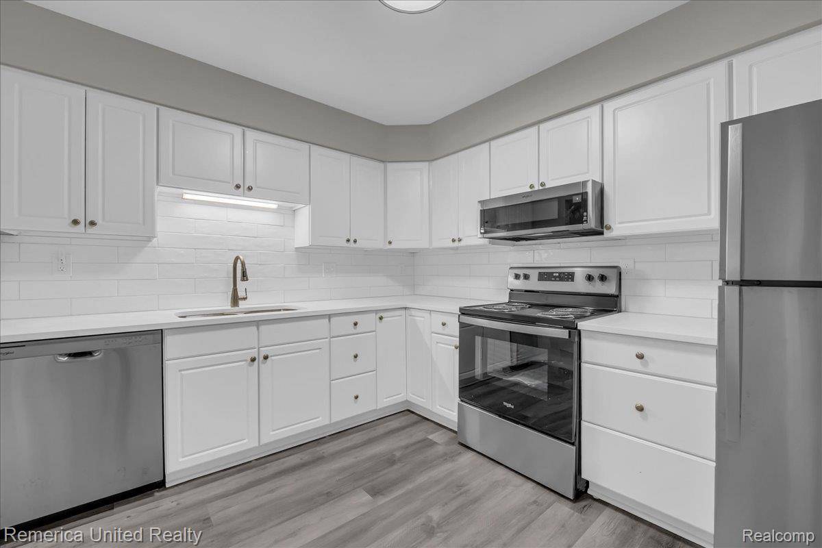 Northville, MI 48167,19201 Surrey LN