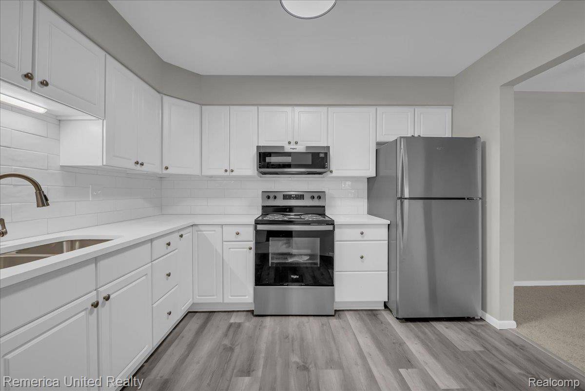 Northville, MI 48167,19201 Surrey LN