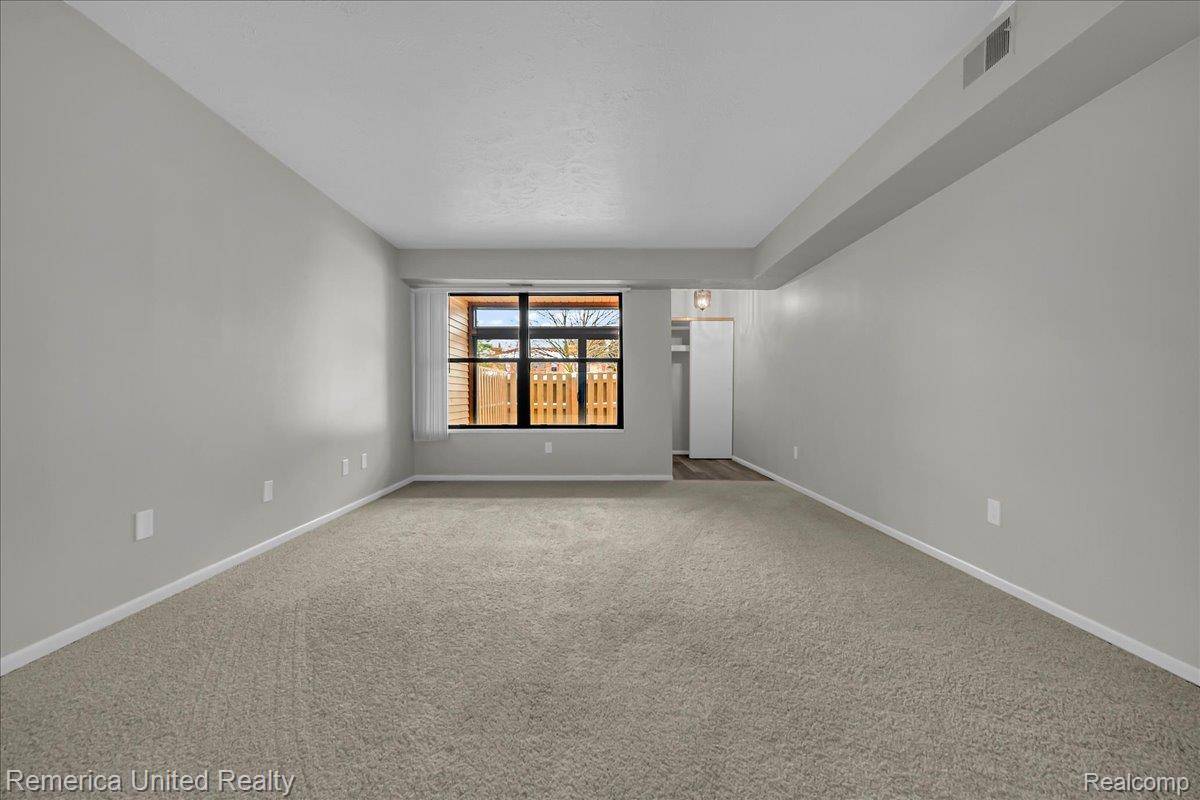 Northville, MI 48167,19201 Surrey LN