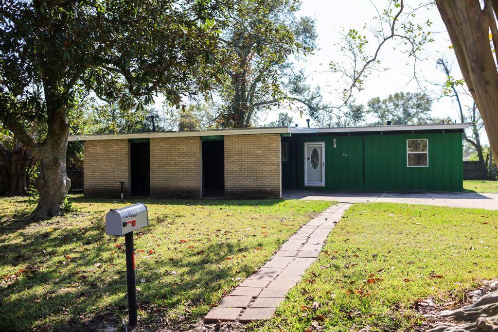 Angleton, TX 77515,513 Holly Street