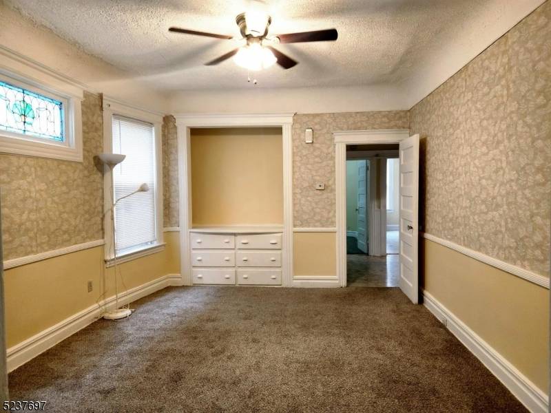 East Orange City, NJ 07018,28 Rhode Island Ave