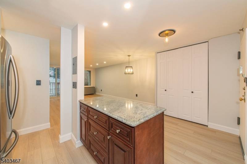 Fort Lee Boro, NJ 07024,1 Wall St #1E