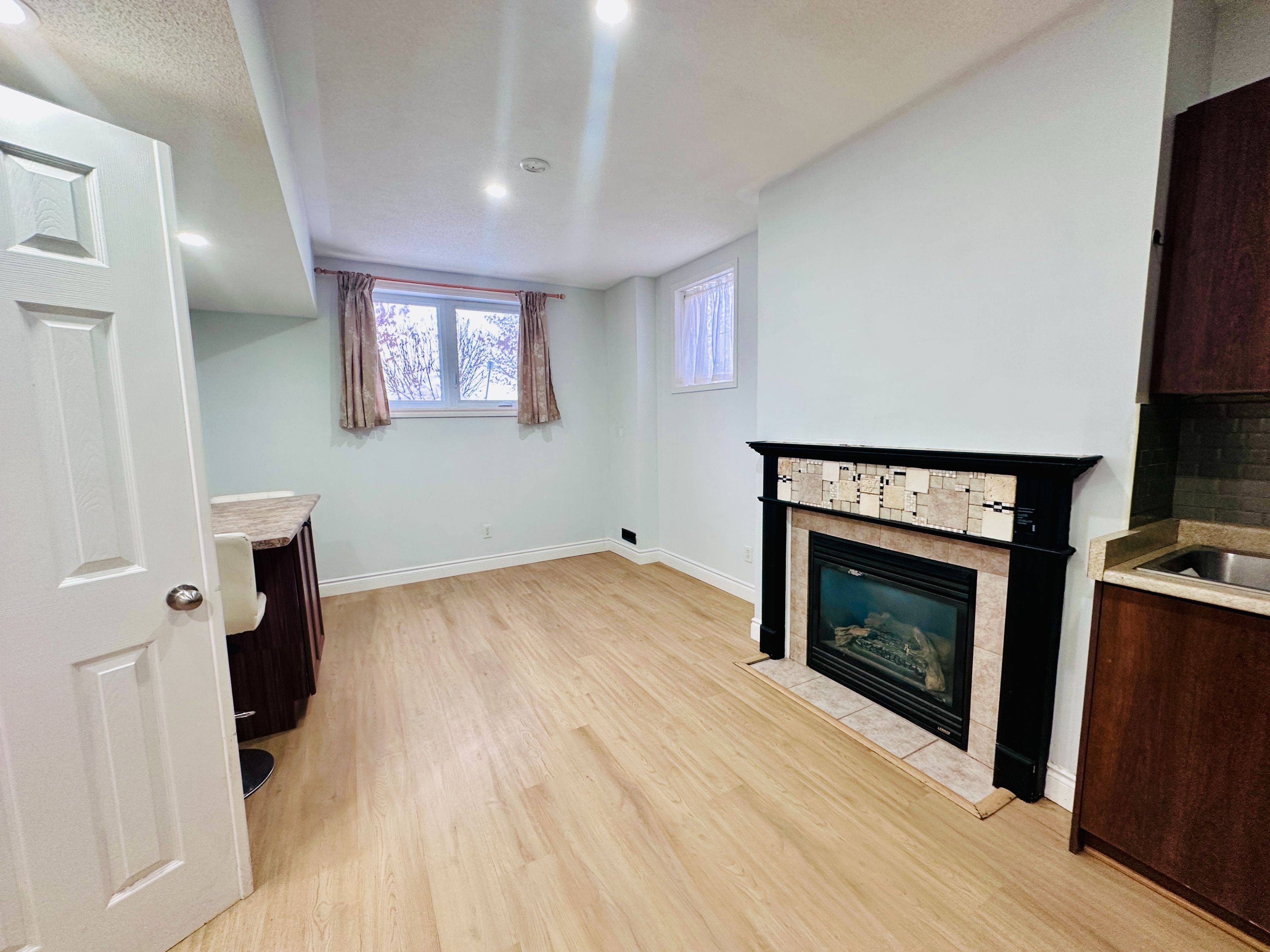 Barrie, ON L3Z 2A5,135 Cheltenham RD #Basement