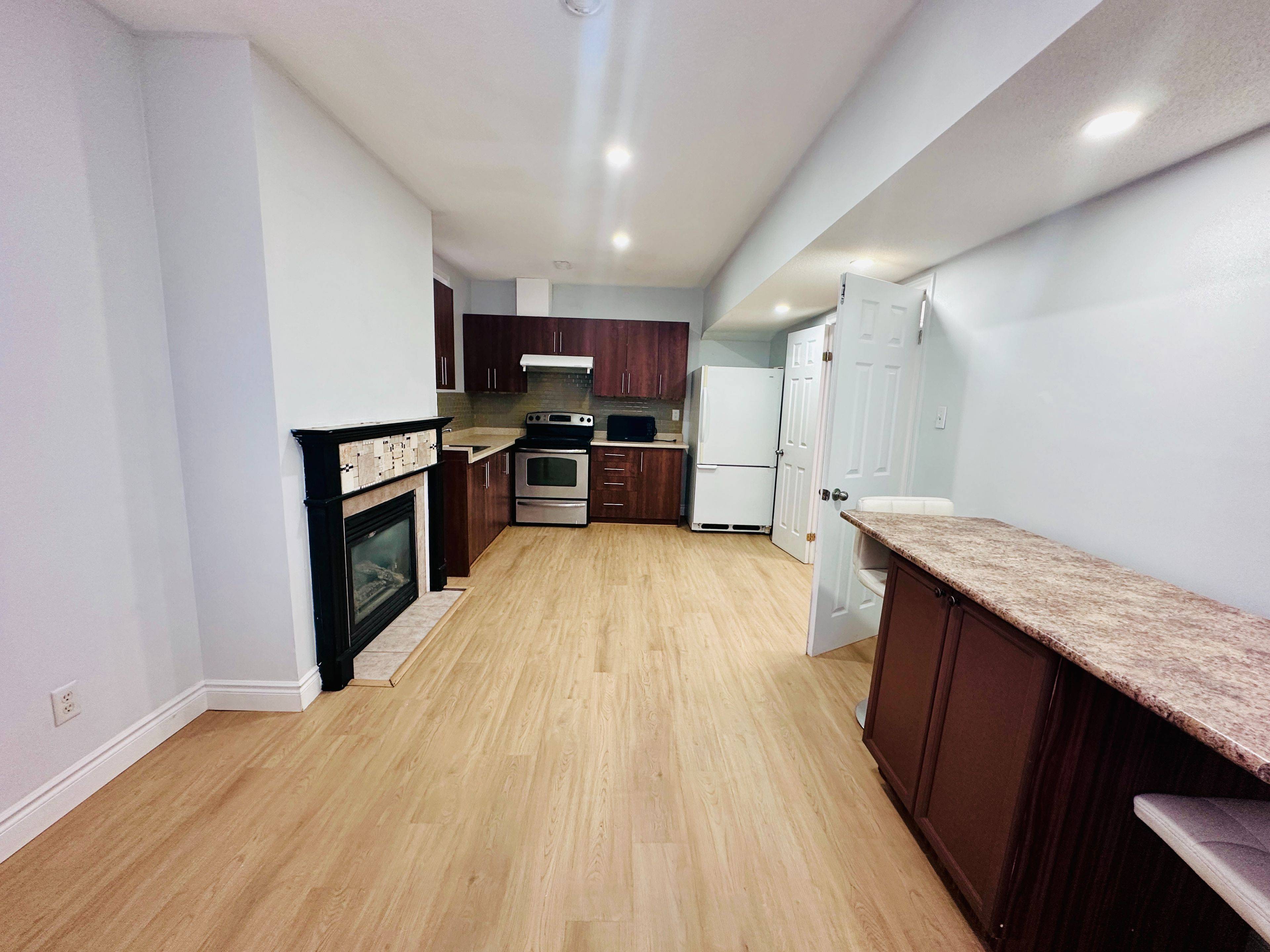 Barrie, ON L3Z 2A5,135 Cheltenham RD #Basement