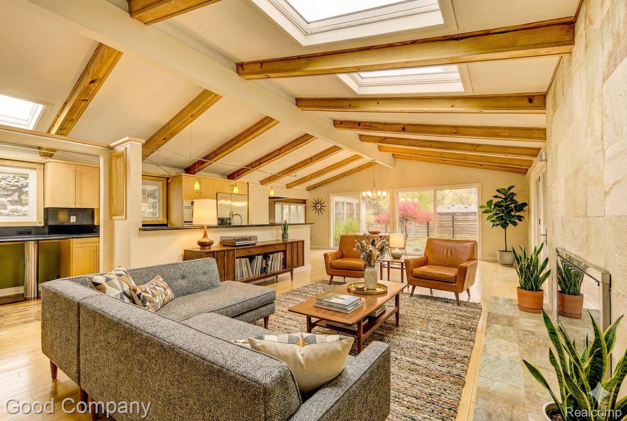 Troy, MI 48084,2839 Lanergan DR