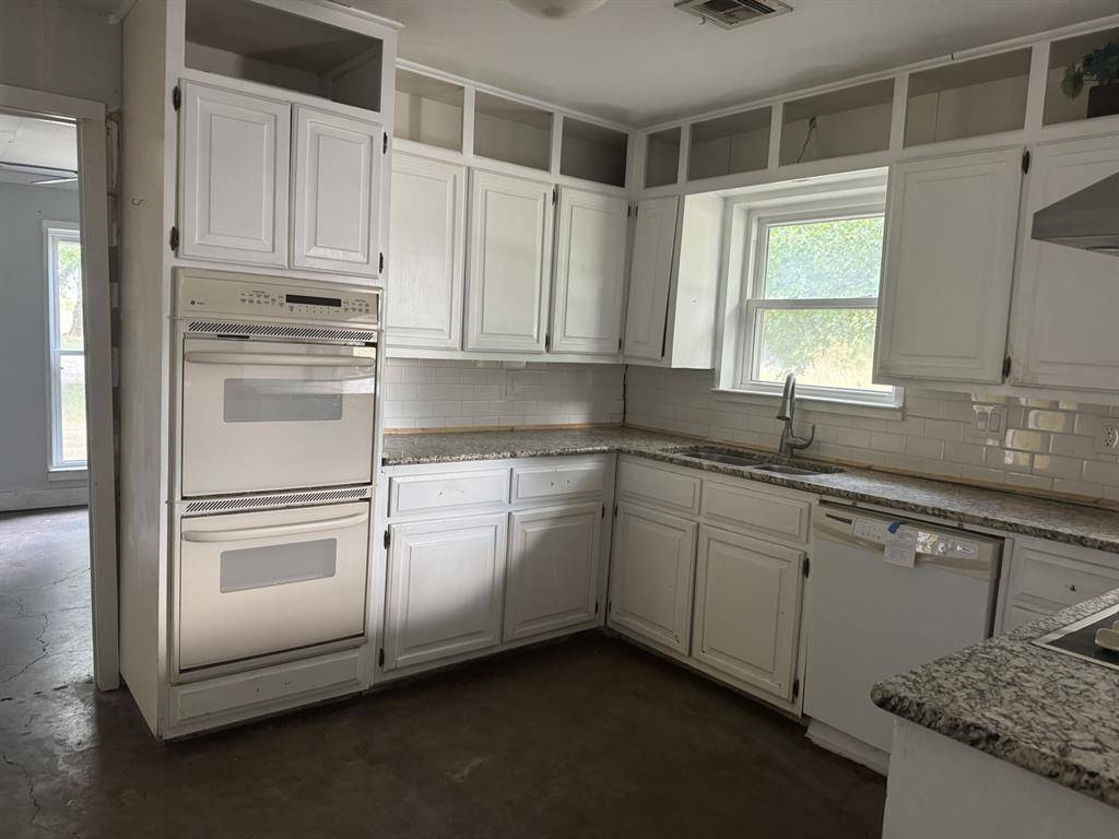 Mart, TX 76664,1516 E Mclennan Avenue