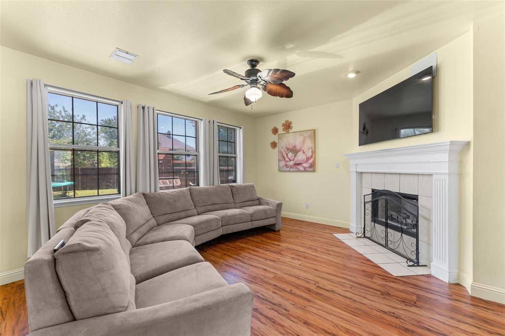 Desoto, TX 75115,217 Buffalo Creek Drive