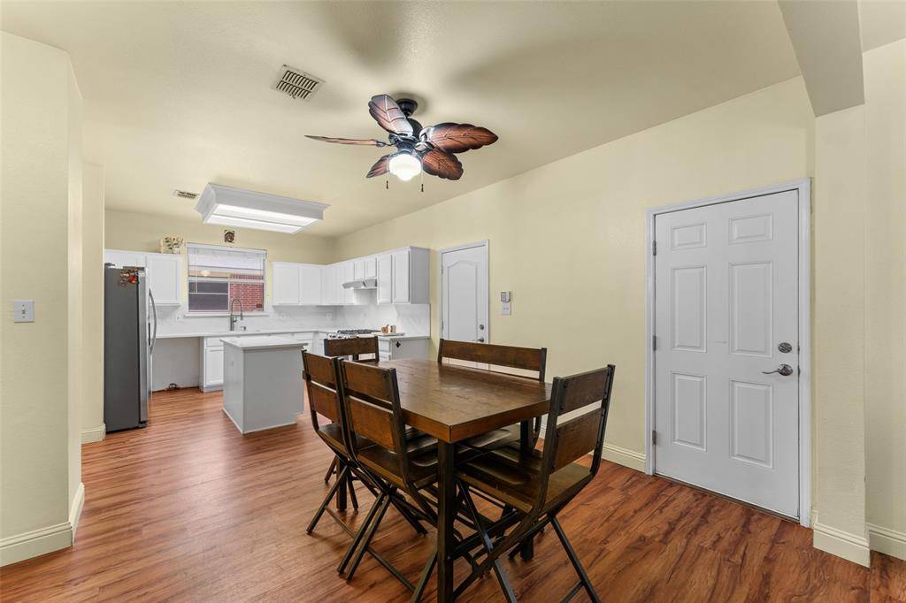 Desoto, TX 75115,217 Buffalo Creek Drive