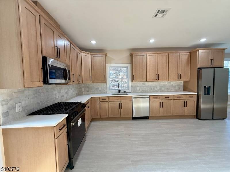 Newark City, NJ 07112,90 Lehigh Ave