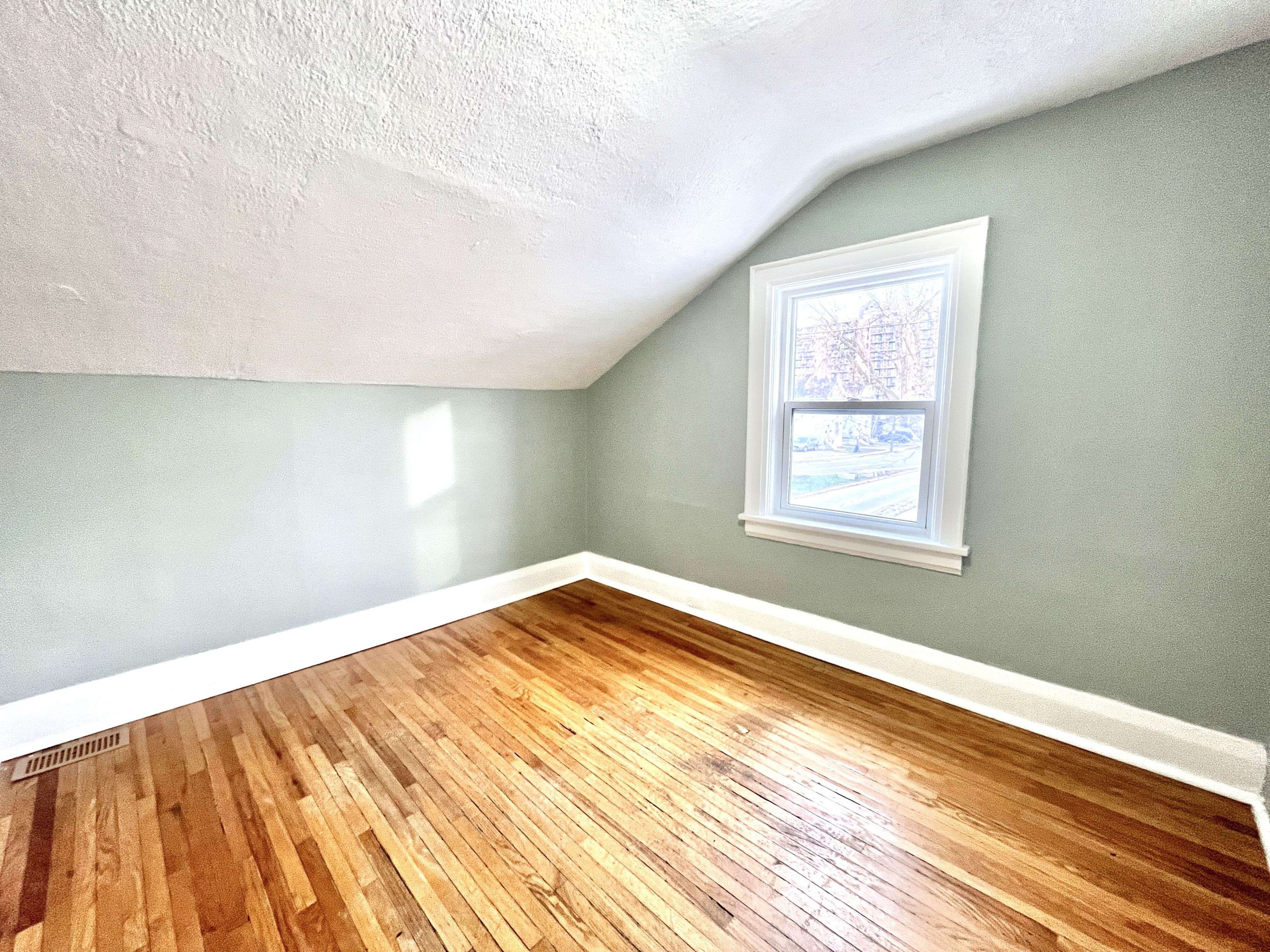 Oshawa, ON L1G 4C3,164 Centre ST N