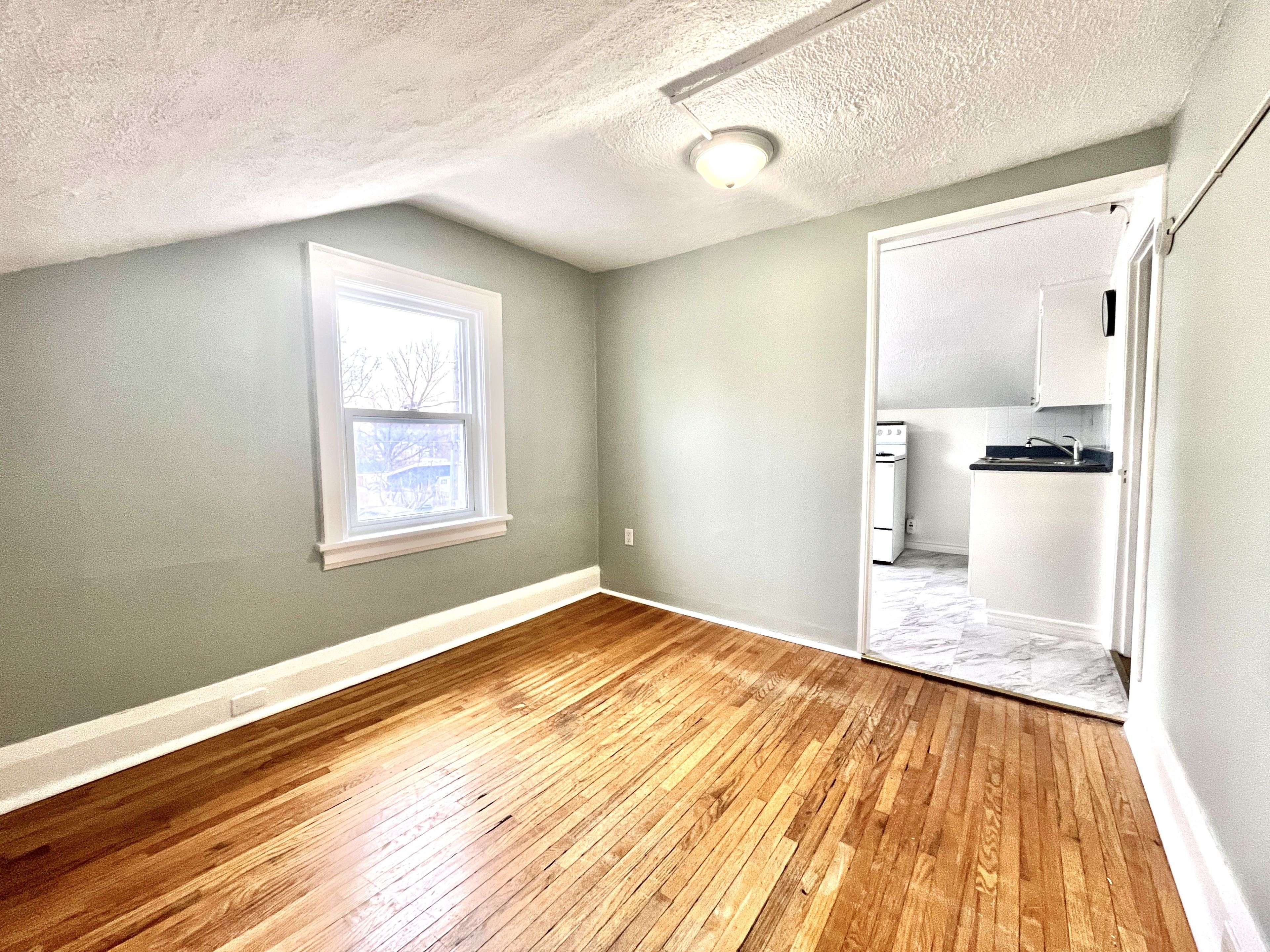 Oshawa, ON L1G 4C3,164 Centre ST N