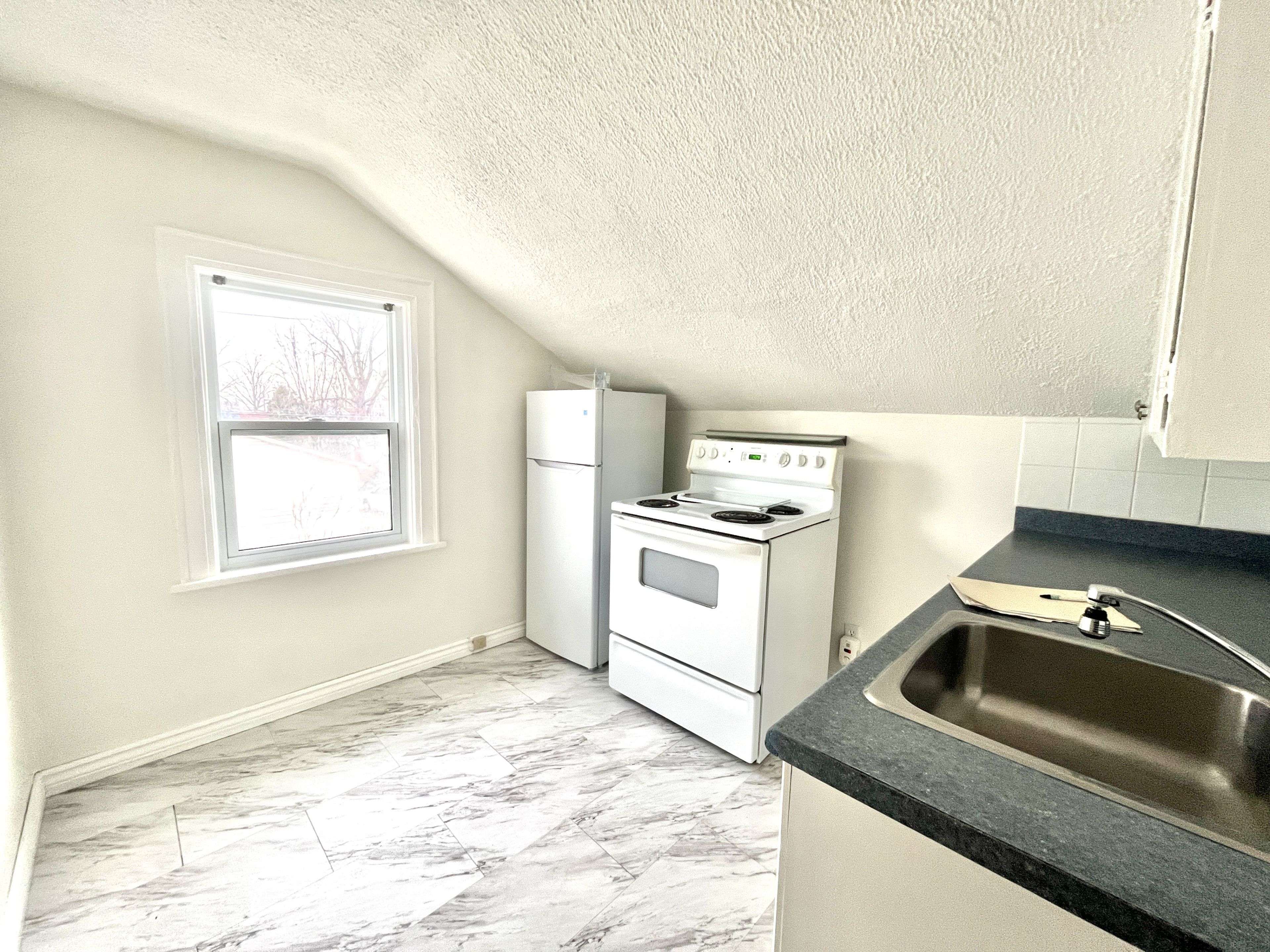 Oshawa, ON L1G 4C3,164 Centre ST N