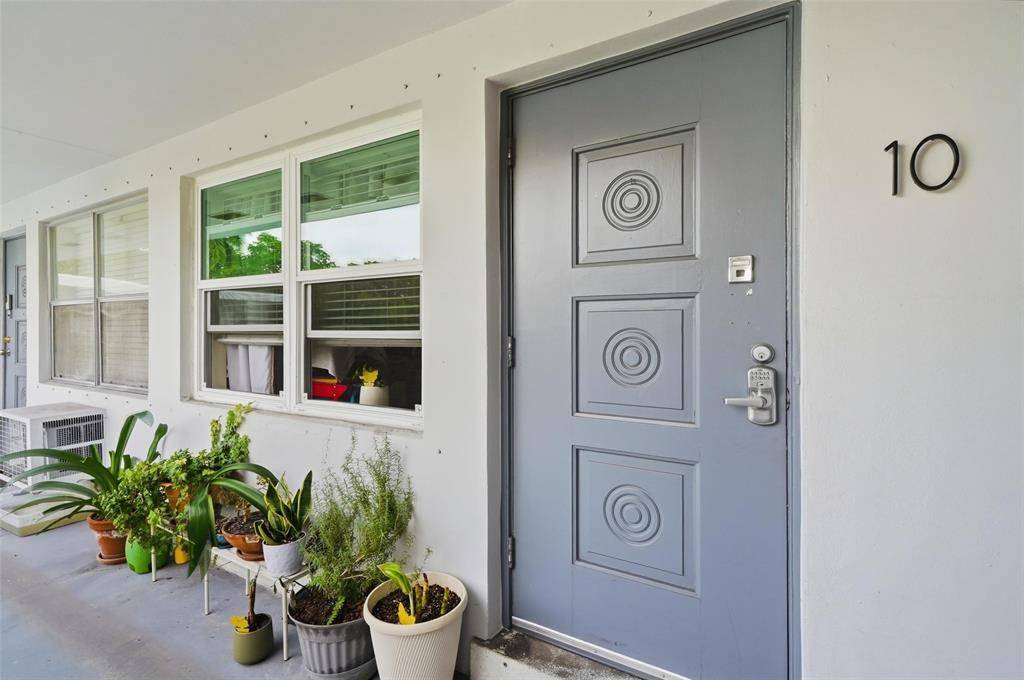 Hollywood, FL 33021,3510 Harrison St #10