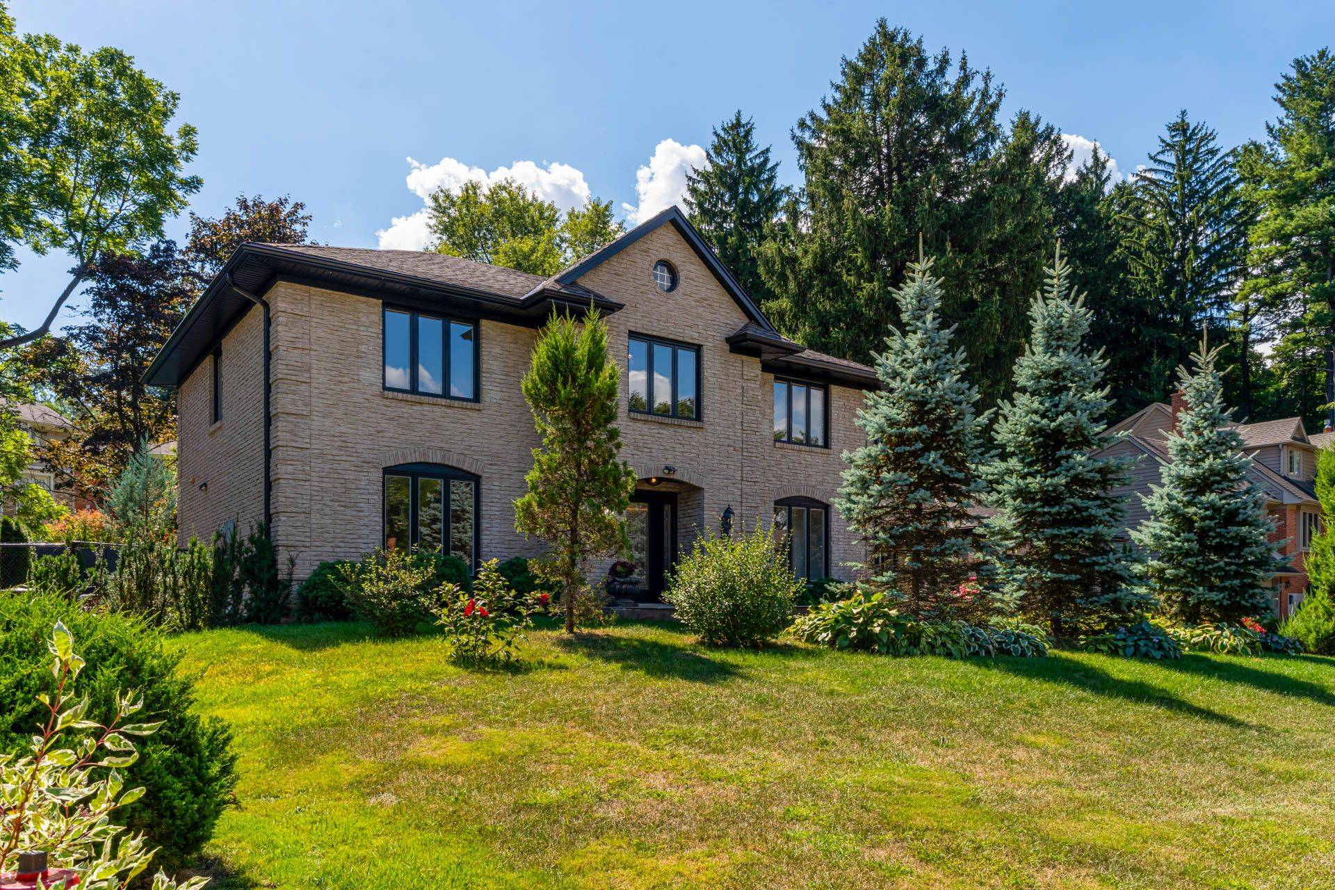 Hamilton, ON L9G 3R7,28 Stonegate DR