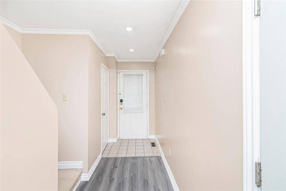 Hamilton, ON L8W 3T5,14 Derby ST #35